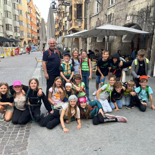 Stylisches Gruppenbild in der AltstadtBlick Richtung Richtung Maria Theresienstraße