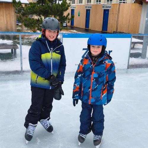 Kinder am Eis