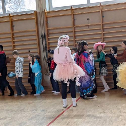 Polonaise im Turnsaal