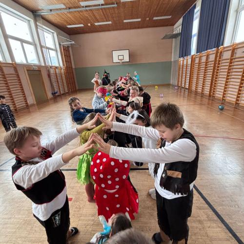 Polonaise im Turnsaal